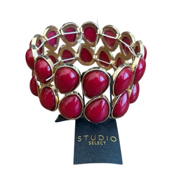 Studio Select  Studio Women's Bracelet Stretchy Red Stone Gold Tone - Picture 1 of 2